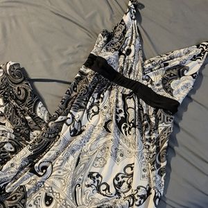 🍋 V-neck black and white maxi dress,  Large